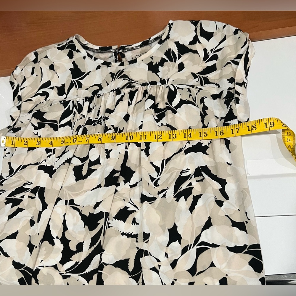 LOFT Black Cream Floral Cap-Sleeve Blouse XXS Lightweight - Picture 9 of 10